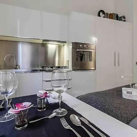 Brera 10 Min. From Duomo+kitchen شقة ميلان